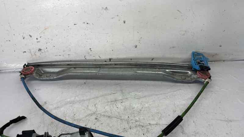 ELEVALUNAS DELANTERO DERECHO