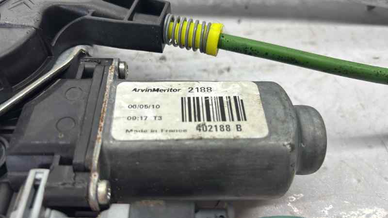 ELEVALUNAS DELANTERO DERECHO