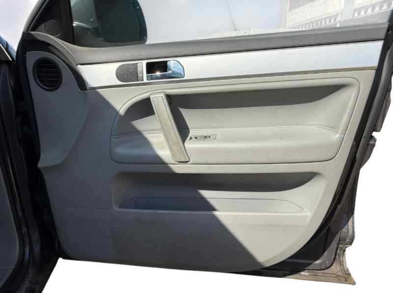 GUARNECIDO PUERTA DELANTERA DERECHA