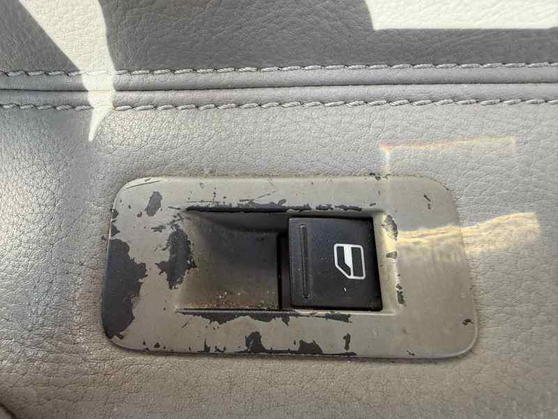 MANDO ELEVALUNAS DELANTERO DERECHO