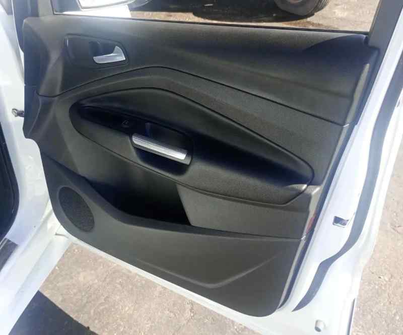 GUARNECIDO PUERTA DELANTERA DERECHA