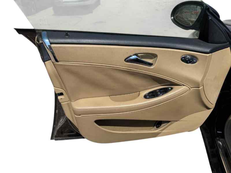 GUARNECIDO PUERTA DELANTERA IZQUIERDA