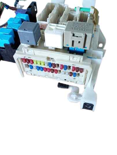 CAJA RELES / FUSIBLES