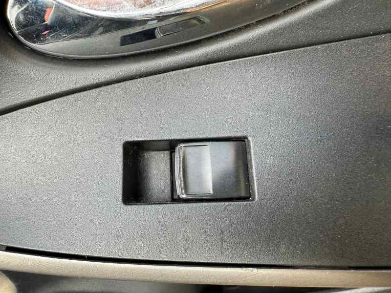 MANDO ELEVALUNAS DELANTERO DERECHO