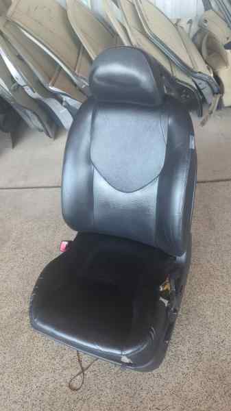 ASIENTO DELANTERO IZQUIERDO