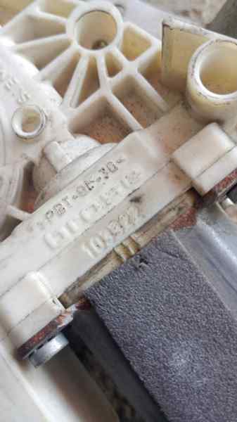 ELEVALUNAS DELANTERO IZQUIERDO