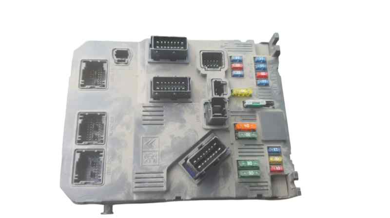 CAJA RELES / FUSIBLES