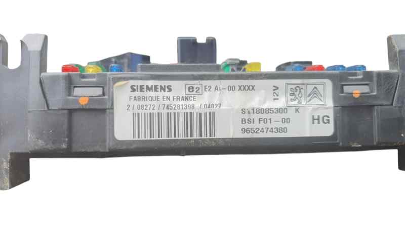 CAJA RELES / FUSIBLES