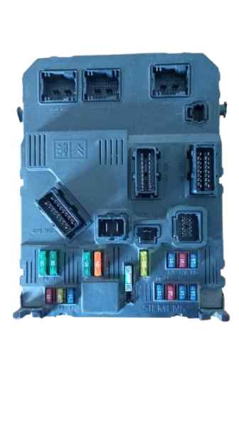 CAJA RELES / FUSIBLES