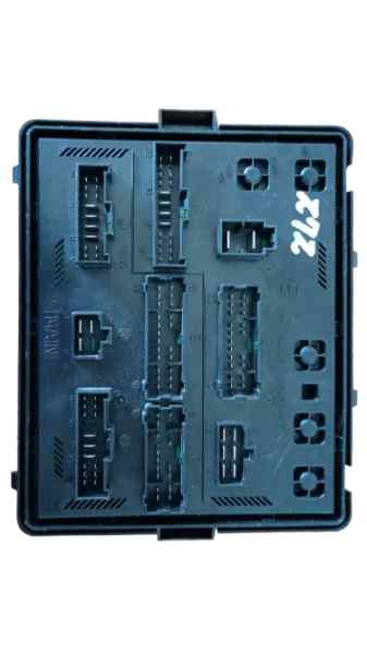 CAJA RELES / FUSIBLES