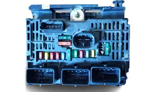 CAJA RELES / FUSIBLES