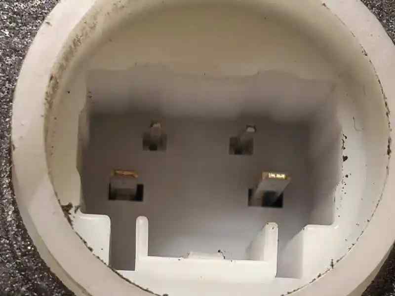 CERRADURA PUERTA TRASERA IZQUIERDA 