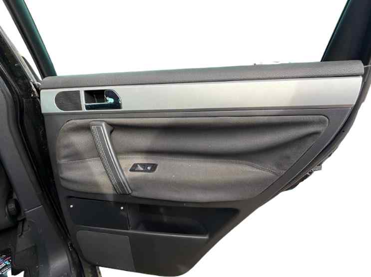 GUARNECIDO PUERTA TRASERA DERECHA