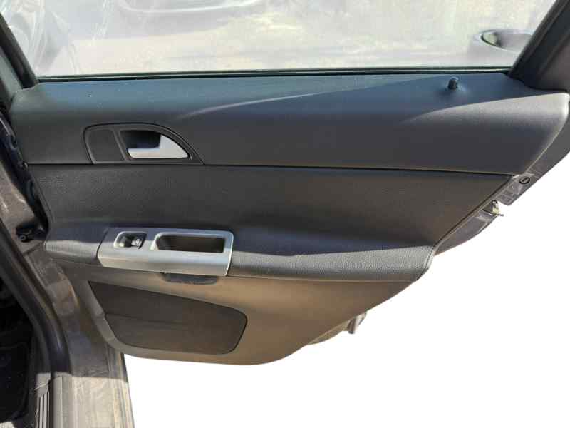 GUARNECIDO PUERTA TRASERA DERECHA