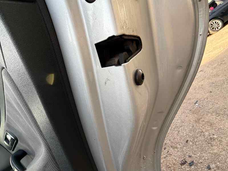 CERRADURA PUERTA TRASERA DERECHA 