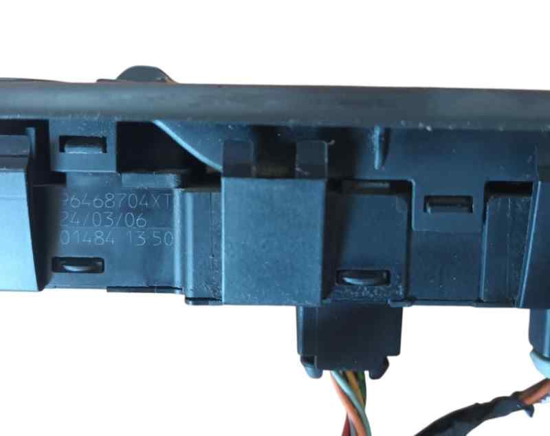 MANDO ELEVALUNAS DELANTERO IZQUIERDO 