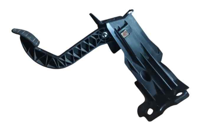 PEDAL EMBRAGUE