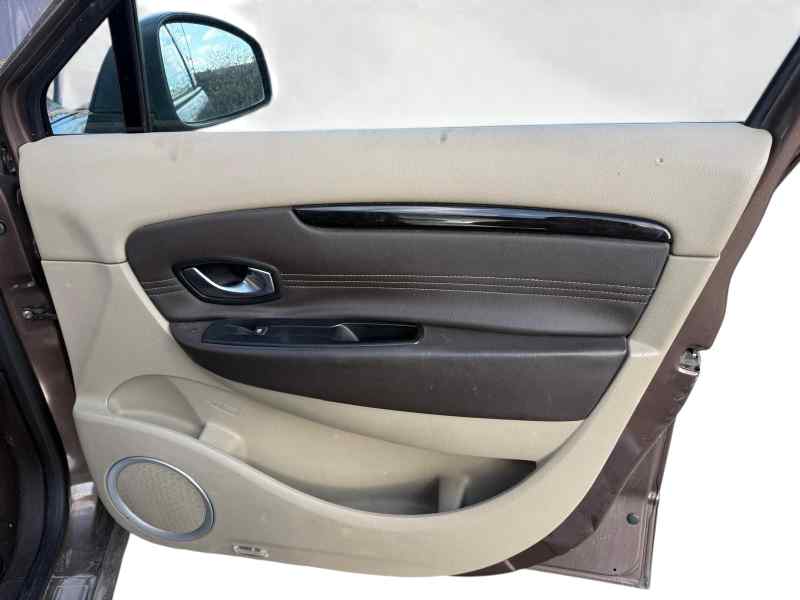 GUARNECIDO PUERTA DELANTERA DERECHA RENAULT GRAND SCENIC III