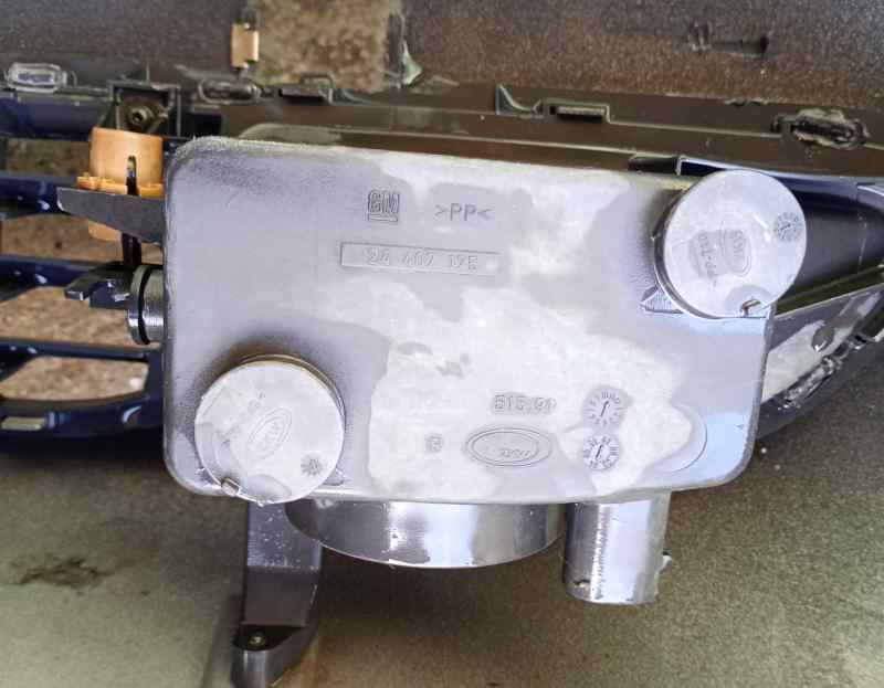 FARO ANTINIEBLA IZQUIERDO OPEL ZAFIRA A 24407175 FARO ANTINIEBLA DERECHO - 90580631 REJILLA