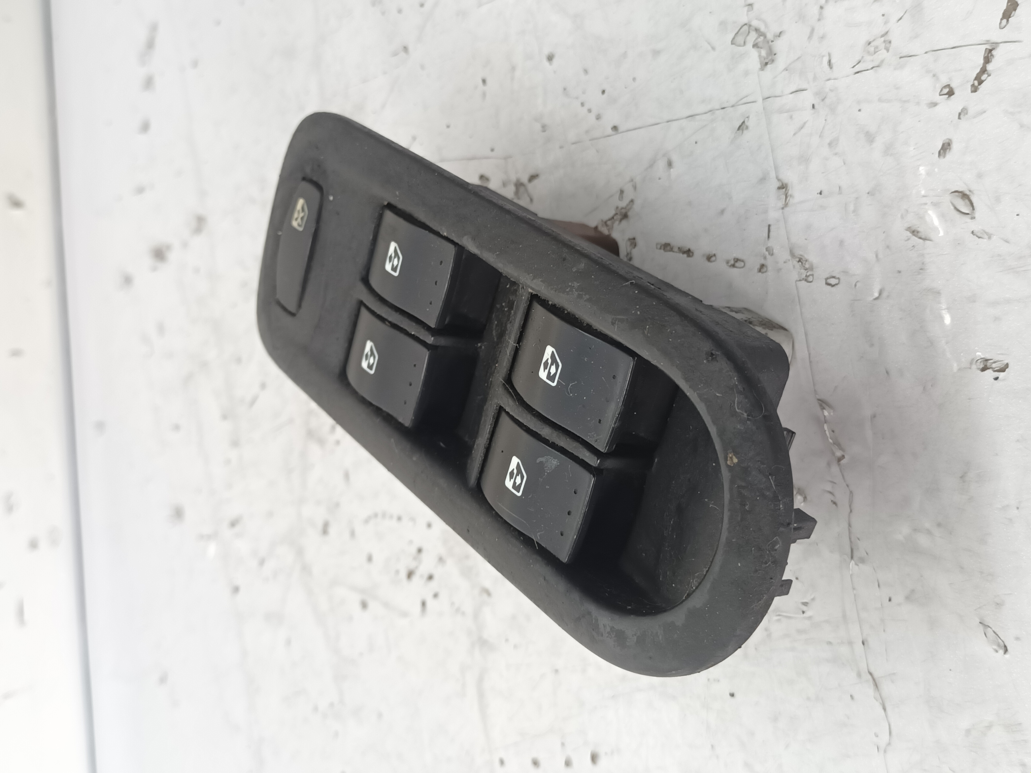 8200315042 - 8200160603 - 156018070 MANDO ELEVALUNAS DELANTERO IZQUIERDO RENAULT MEGANE II BERLINA 5P 025330