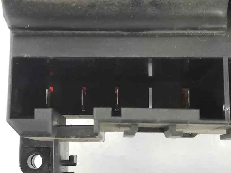 CAJA RELES FUSIBLES BMW SERIE 5 TOURING (E61) foto 3