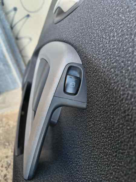 MANDO ELEVALUNAS DELANTERO DERECHO