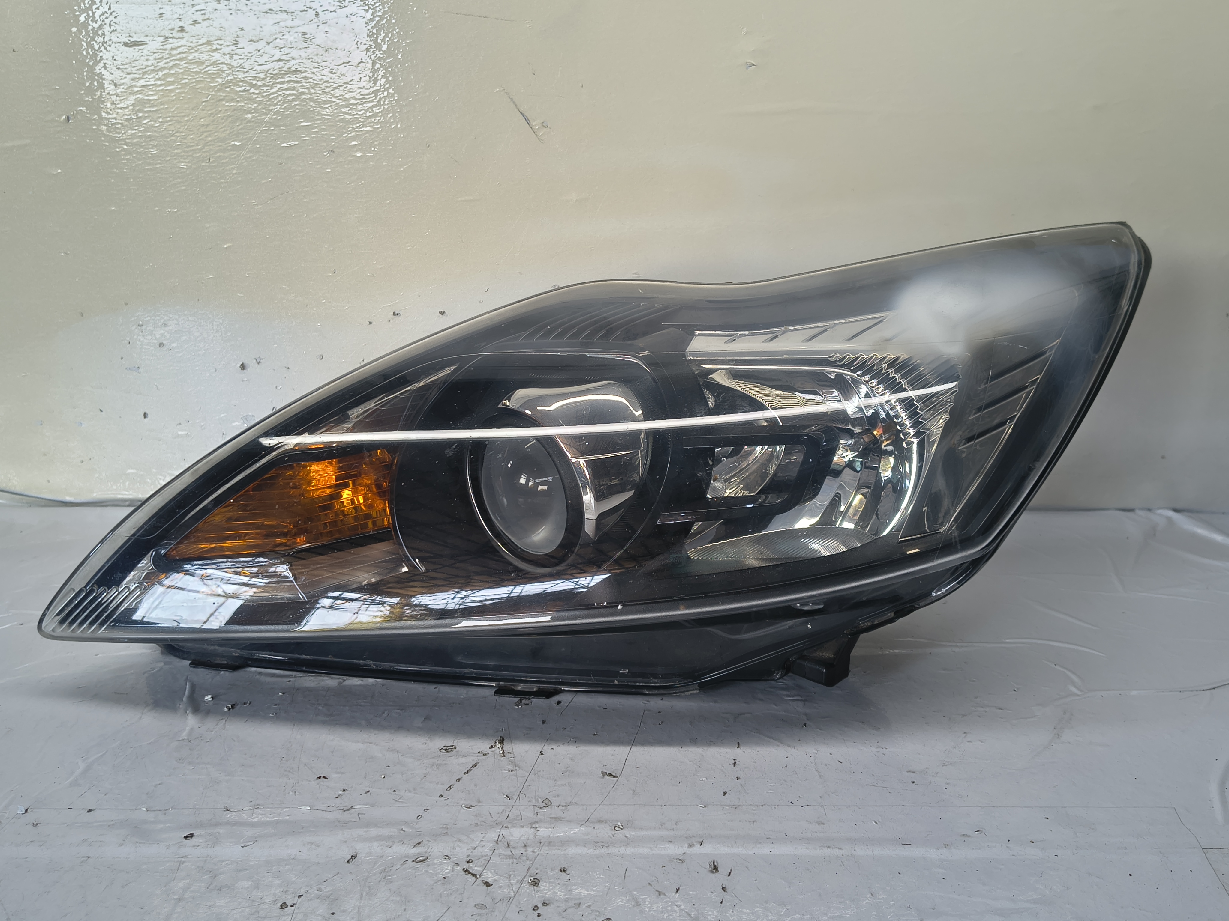 FARO IZQUIERDO FORD FOCUS LIM. (CB4)