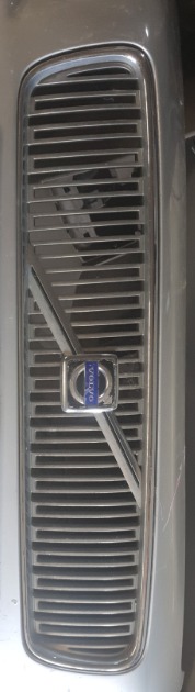 REJILLA DELANTERA VOLVO V 50