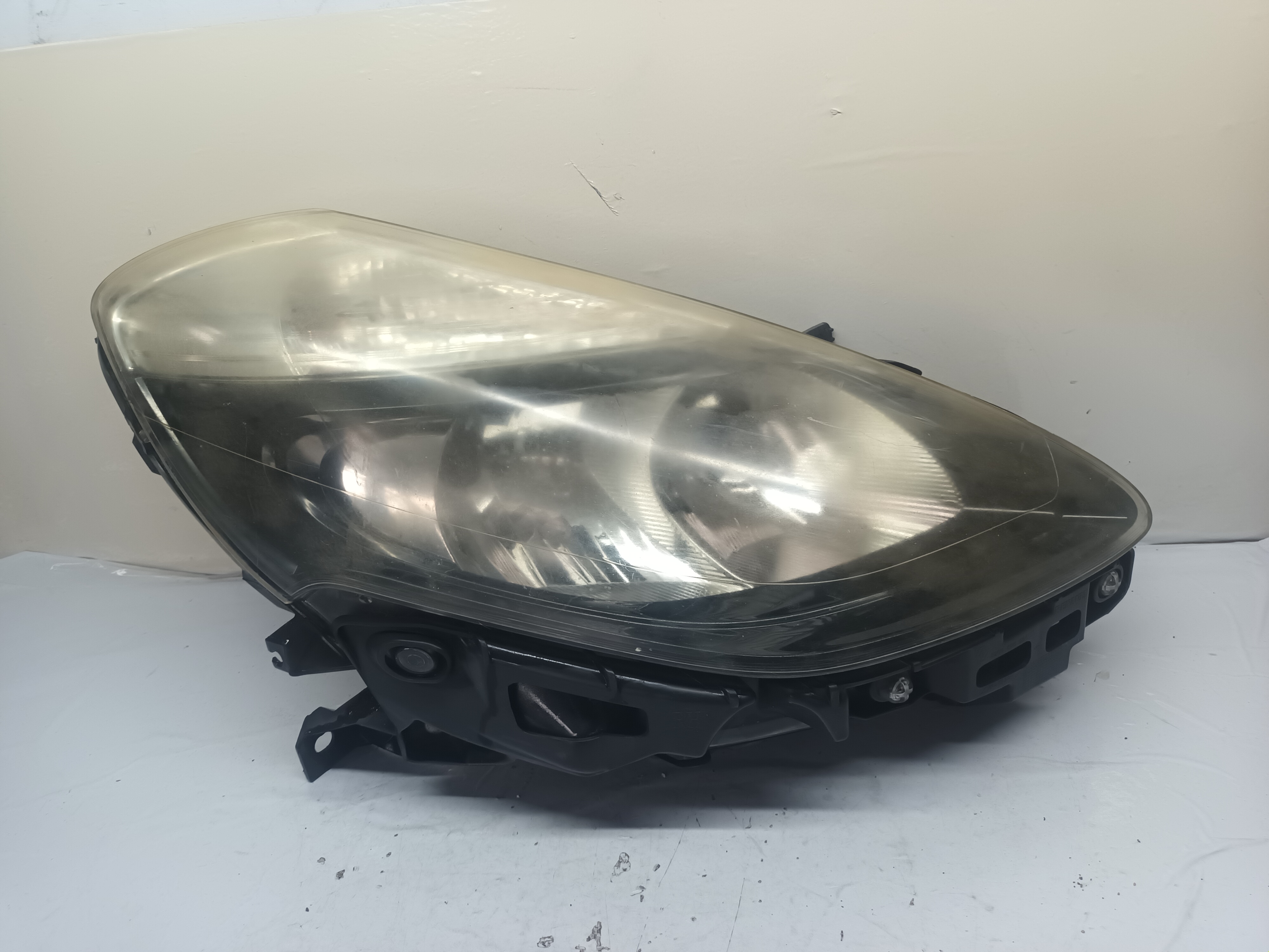 FARO DERECHO RENAULT CLIO III