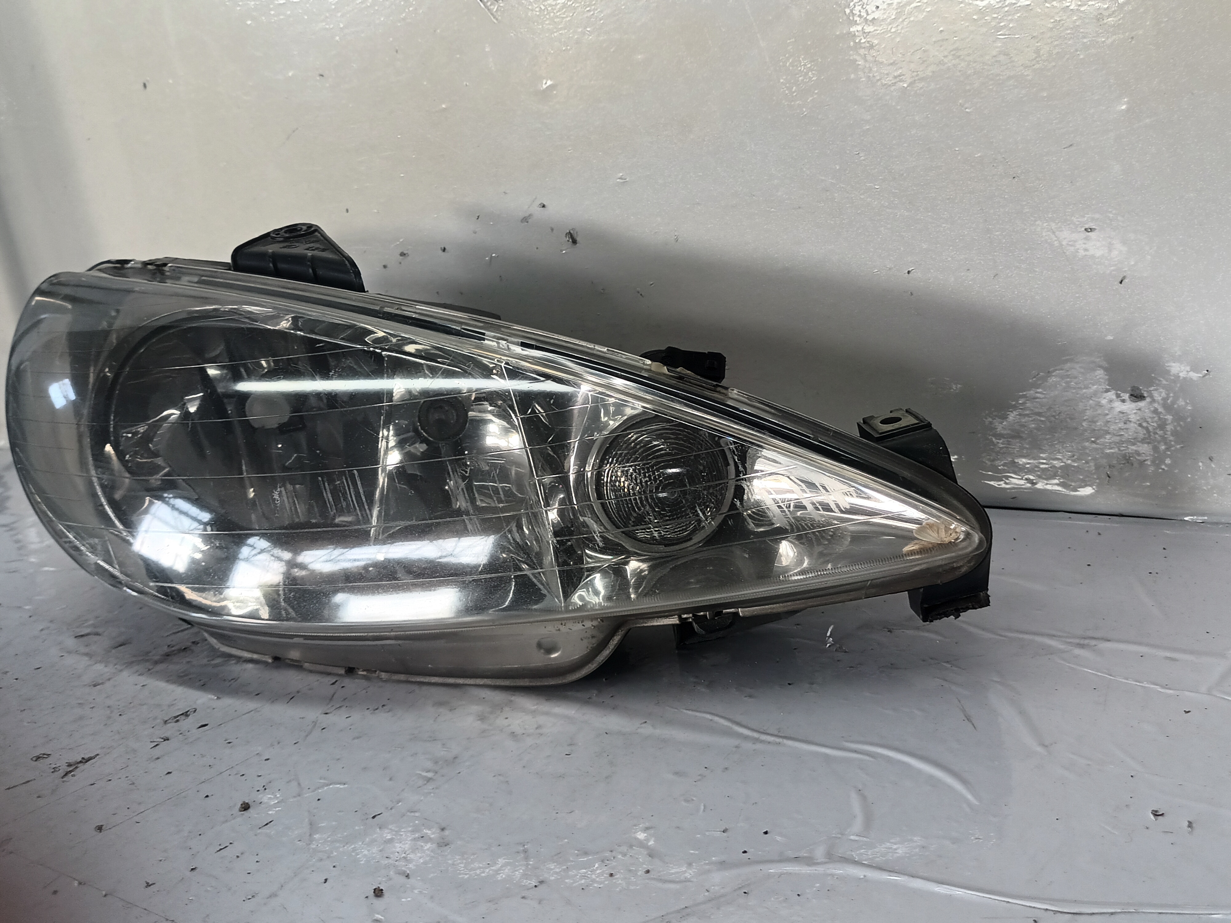 FARO DERECHO PEUGEOT 206 BERLINA foto 2