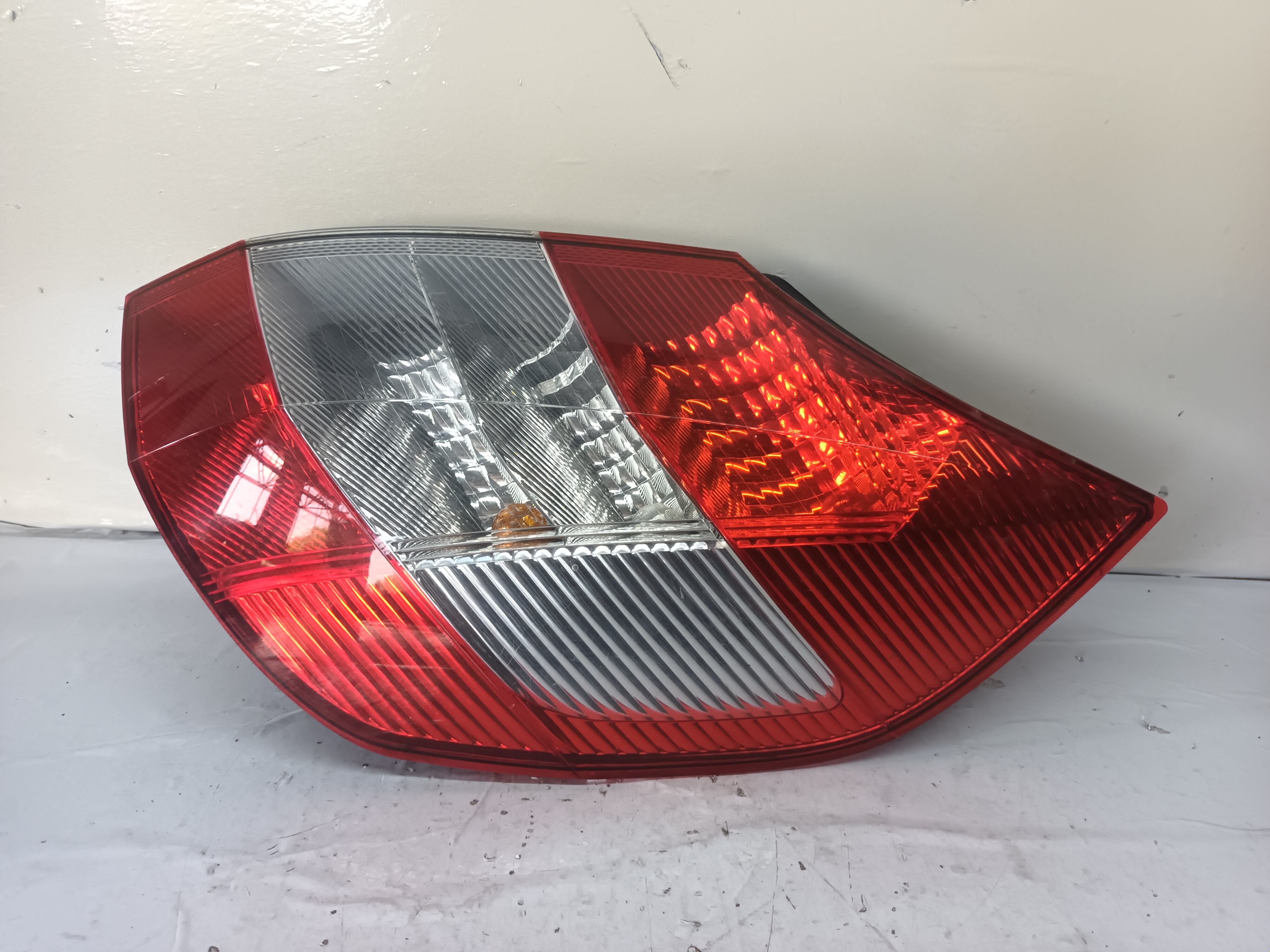 8200493375 PILOTO TRASERO DERECHO RENAULT SCENIC II Moldura 15911600