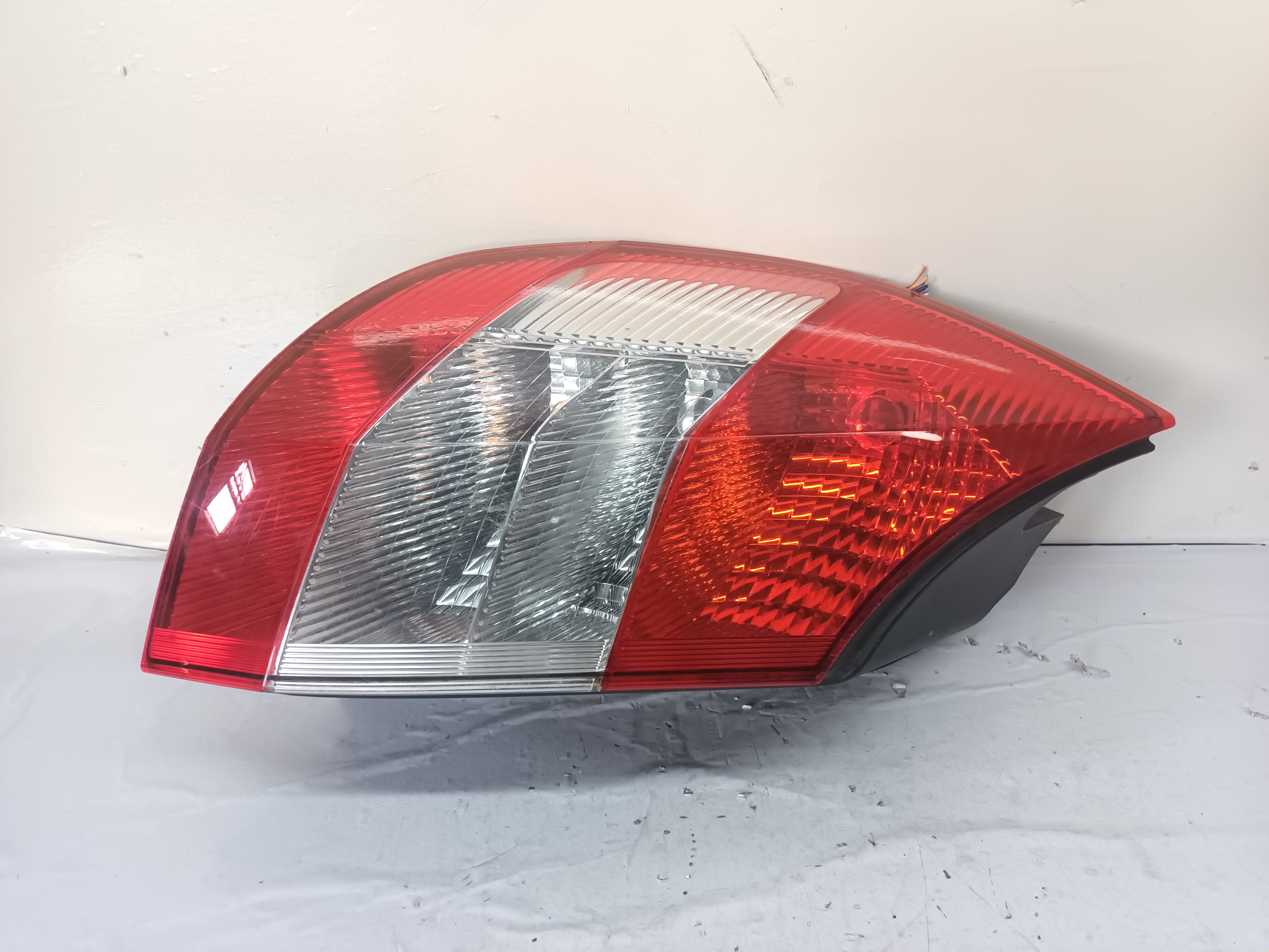 8200493374 PILOTO TRASERO IZQUIERDO RENAULT SCENIC II 2SK00865907